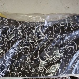 Brand new Thirty one gifts skirt for skirt purse